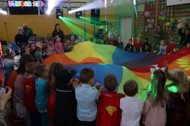 b_1024_768_0_00_images_2023_2024_WYDARZENIA_Choinka_418227242_840200594574557_5454001644120543849_n